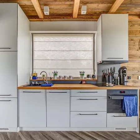 Sunset- Dom Zachod Slonca