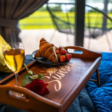 Sunset- Dom Zachod Slonca